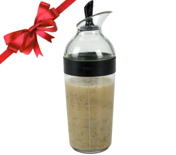 Salad dressing shaker